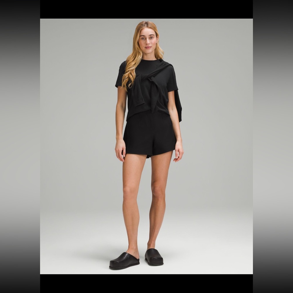 Lululemon Utilitech Relaxed-Fit High-Rise
Short 3.5", 10 Medium Large